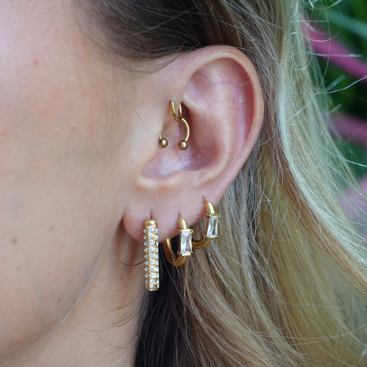 Accumulation de boucles d'oreilles en acier inoxydable portées, Rélia Bijoux