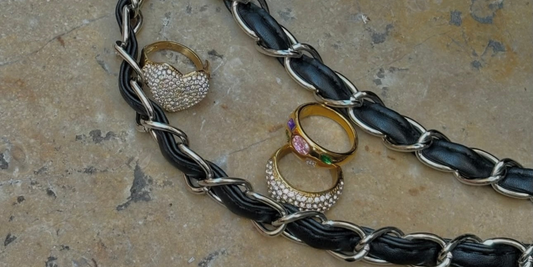 Peut-on dormir avec ses bijoux ? Ce qu’il faut savoir.