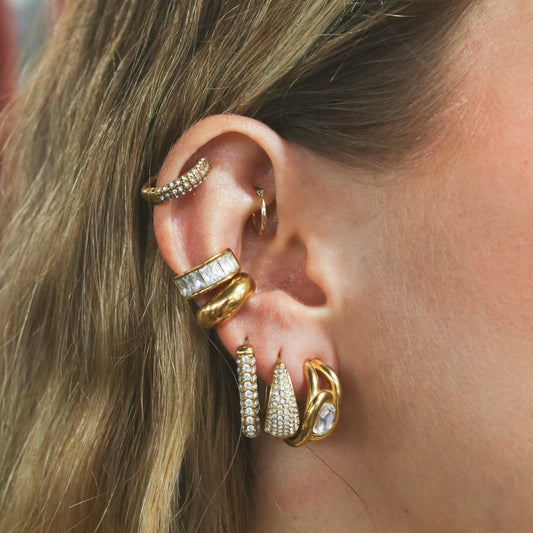 Créoles dorées de plusieurs tailles en acier inoxydable 304 portées en accumulation à l'oreille – Rélia Bijoux