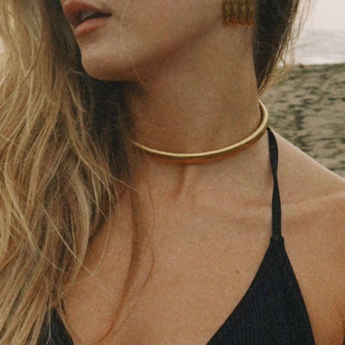 Collier Racha en acier inoxydable 304 porté au cou – Rélia Bijoux